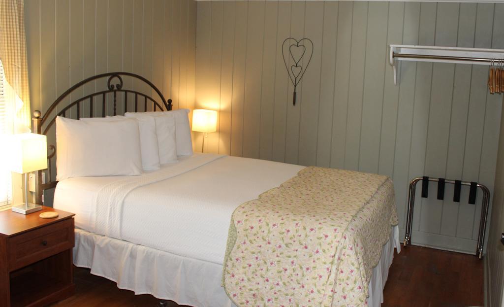 The Vermont Inn Mendon Esterno foto